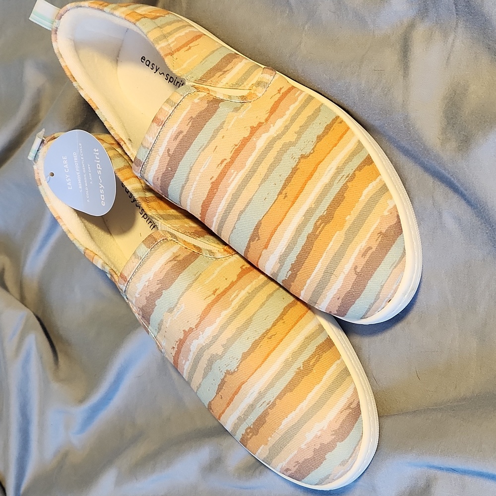 !!!FINAL SALE!  Tennis shoes NWT Easy Spirit 10M women's comfortable memory foam